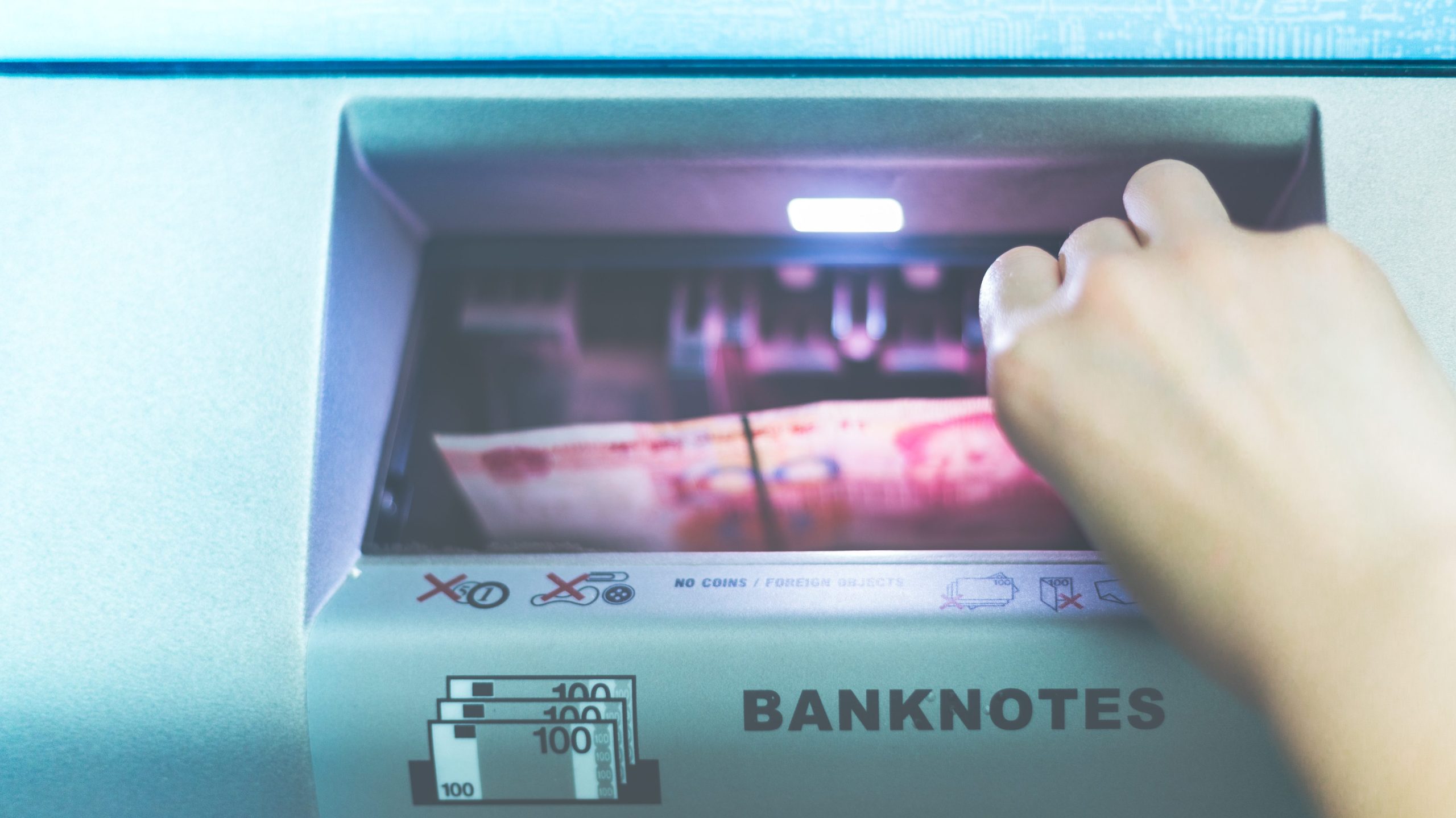 dinero-en-efectivo-edited-scaled